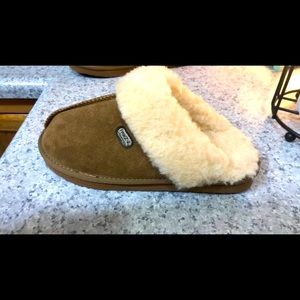Brown BearPaw Slippers NWOT